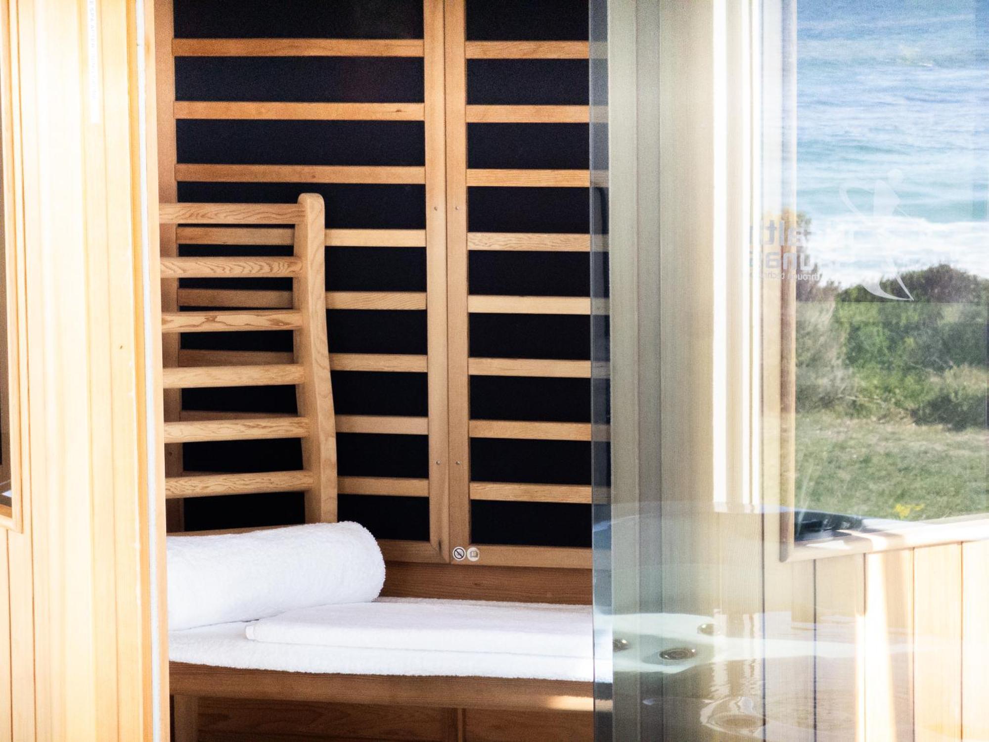 Saltwater - Absolute Oceanfront, Fire Pits, Some Villas With Hot Tubs And Sauna Falmouth Extérieur photo