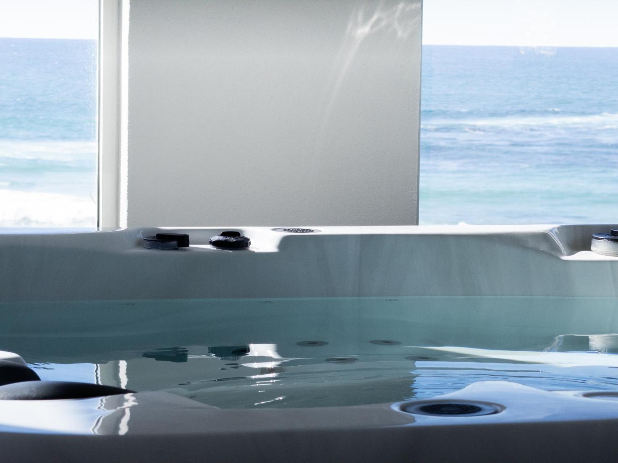 Saltwater - Absolute Oceanfront, Fire Pits, Some Villas With Hot Tubs And Sauna Falmouth Extérieur photo
