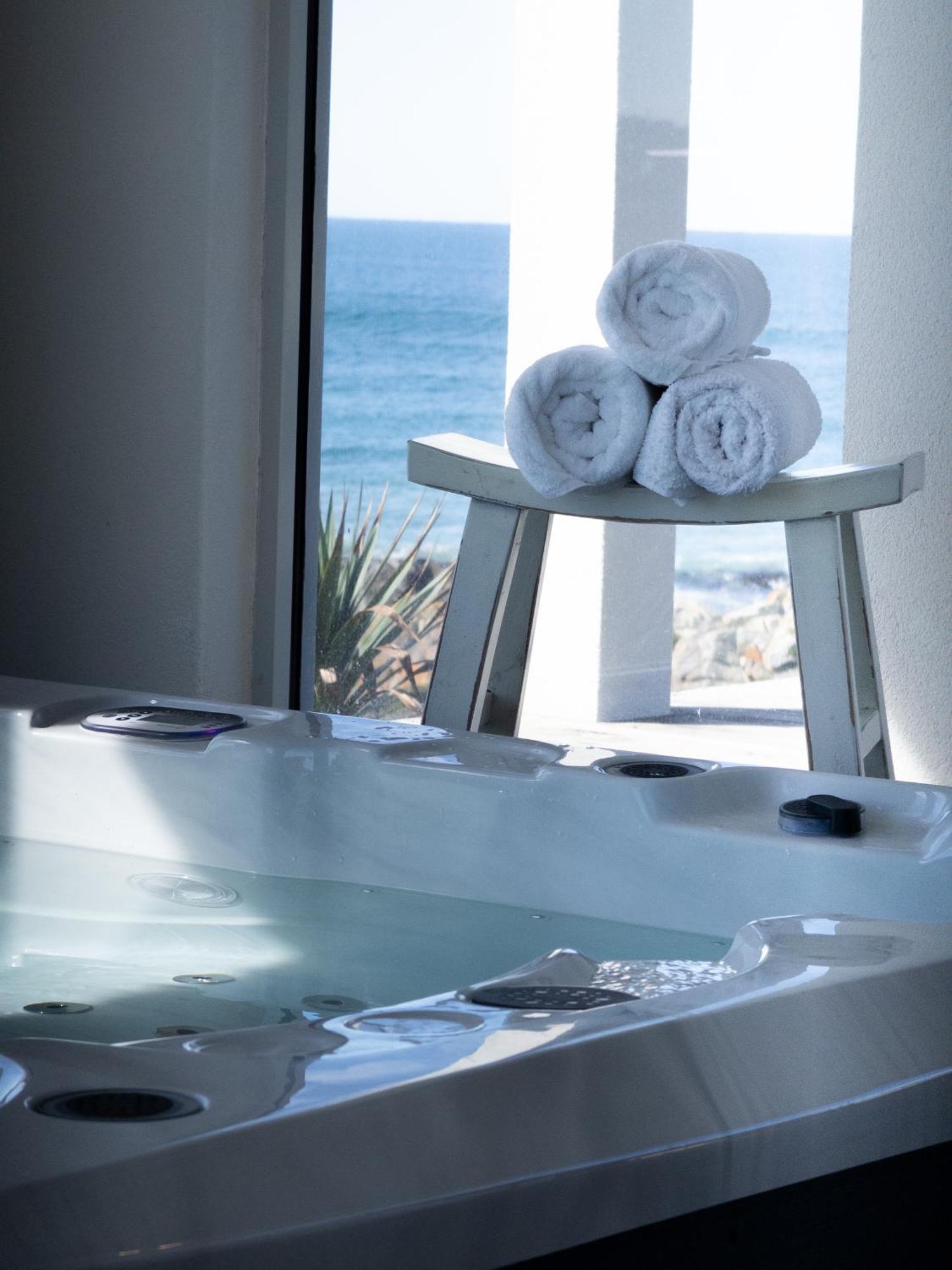 Saltwater - Absolute Oceanfront, Fire Pits, Some Villas With Hot Tubs And Sauna Falmouth Extérieur photo