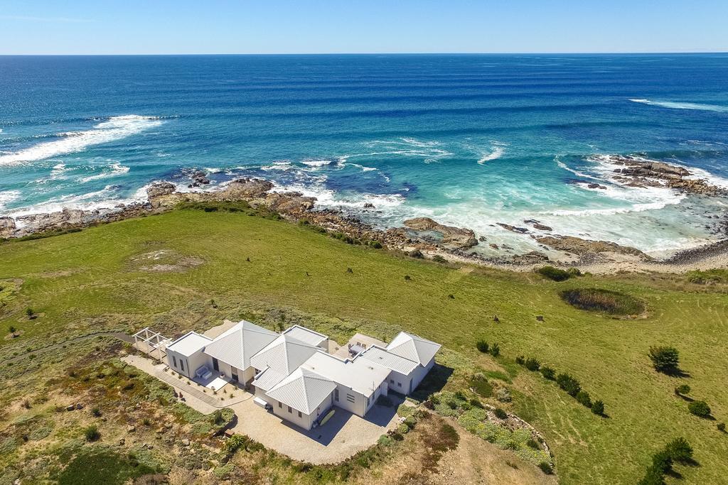 Saltwater - Absolute Oceanfront, Fire Pits, Some Villas With Hot Tubs And Sauna Falmouth Chambre photo